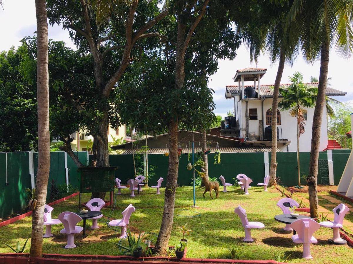 ホテル Bathiya Tourist Guest アヌラーダプラ エクステリア 写真