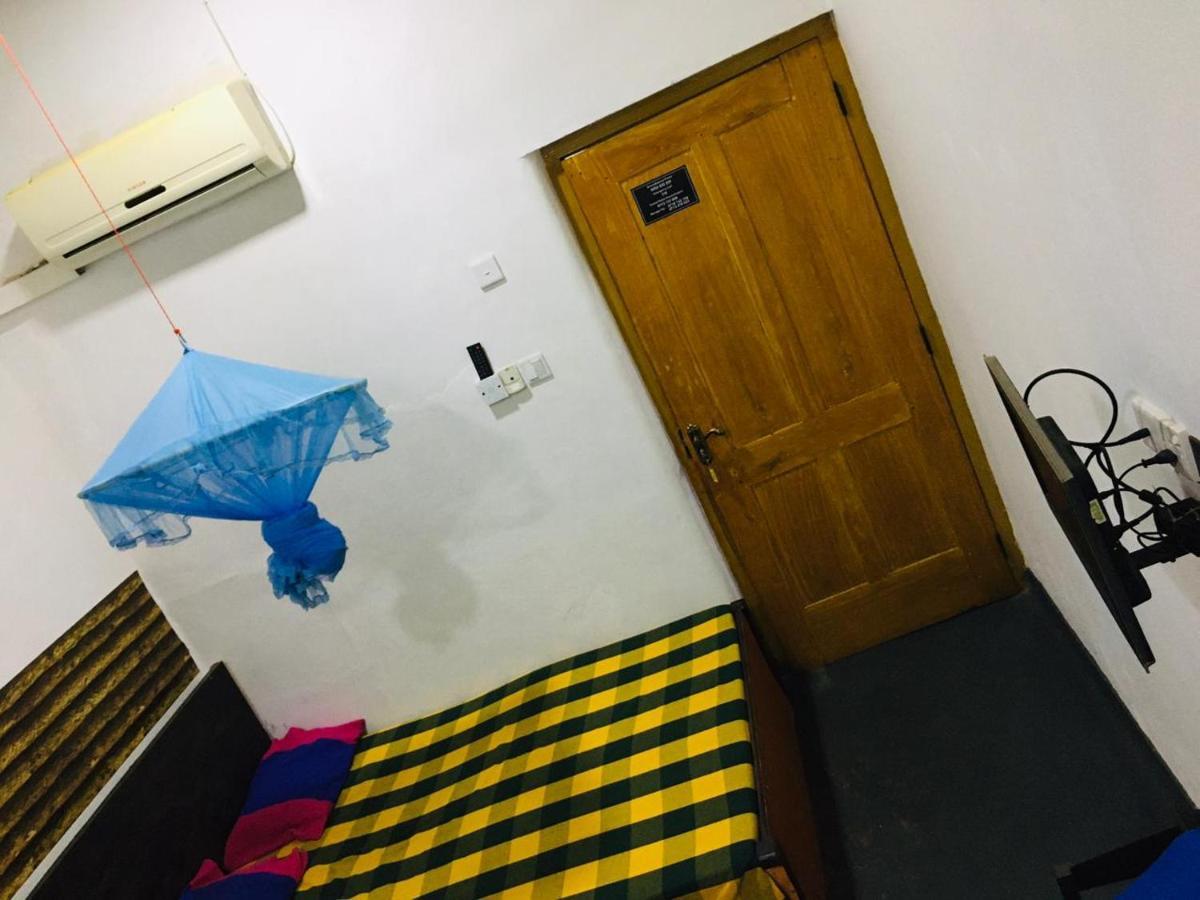ホテル Bathiya Tourist Guest アヌラーダプラ エクステリア 写真